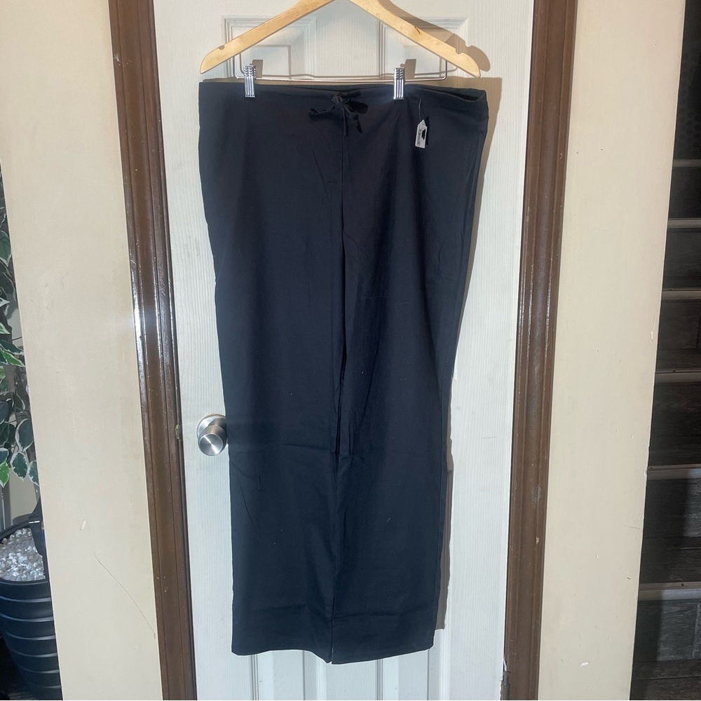 Unisex classic fit V-Neck black Scrub pants